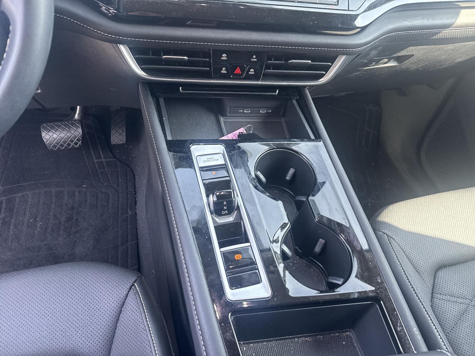 2024 Volkswagen Atlas 2.0T SE w/Technology 4MOTION