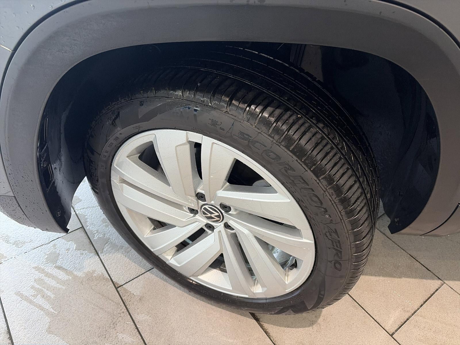 2023 Volkswagen Atlas Cross Sport 2.0T SE w/Technology 4MOTION