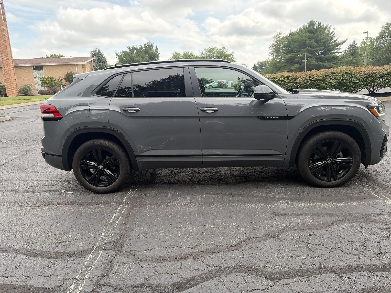 2023 Volkswagen Atlas Cross Sport 3.6L V6 SEL R-Line Black 4MOTION
