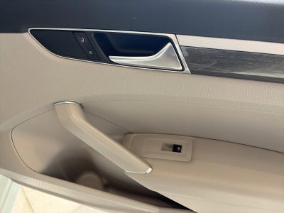 2018 Volkswagen Passat 2.0T SE w/Technology Auto