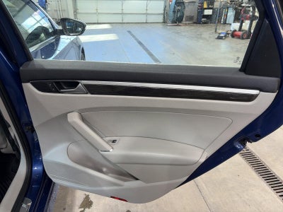 2016 Volkswagen Passat 4dr Sdn 1.8T Auto SE PZEV