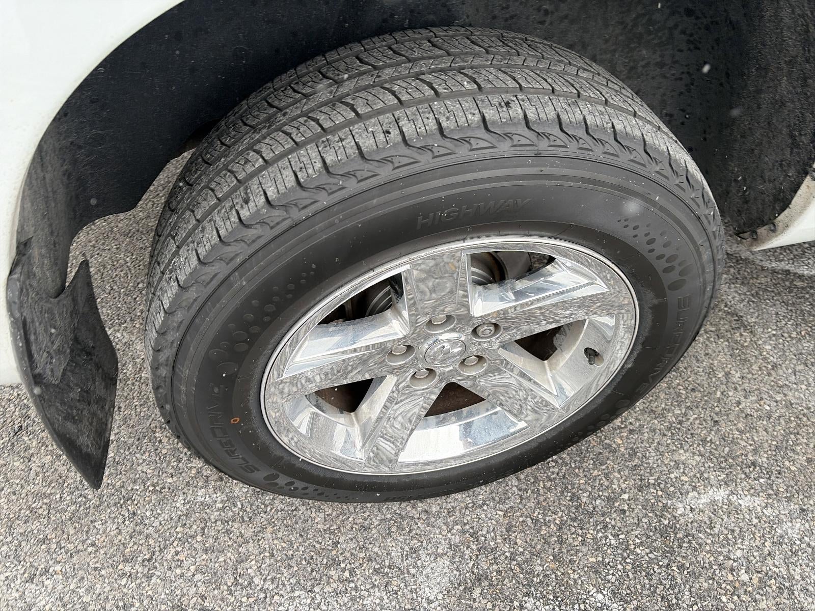 2017 RAM 1500 Express 4x4 Crew Cab 5'7" Box