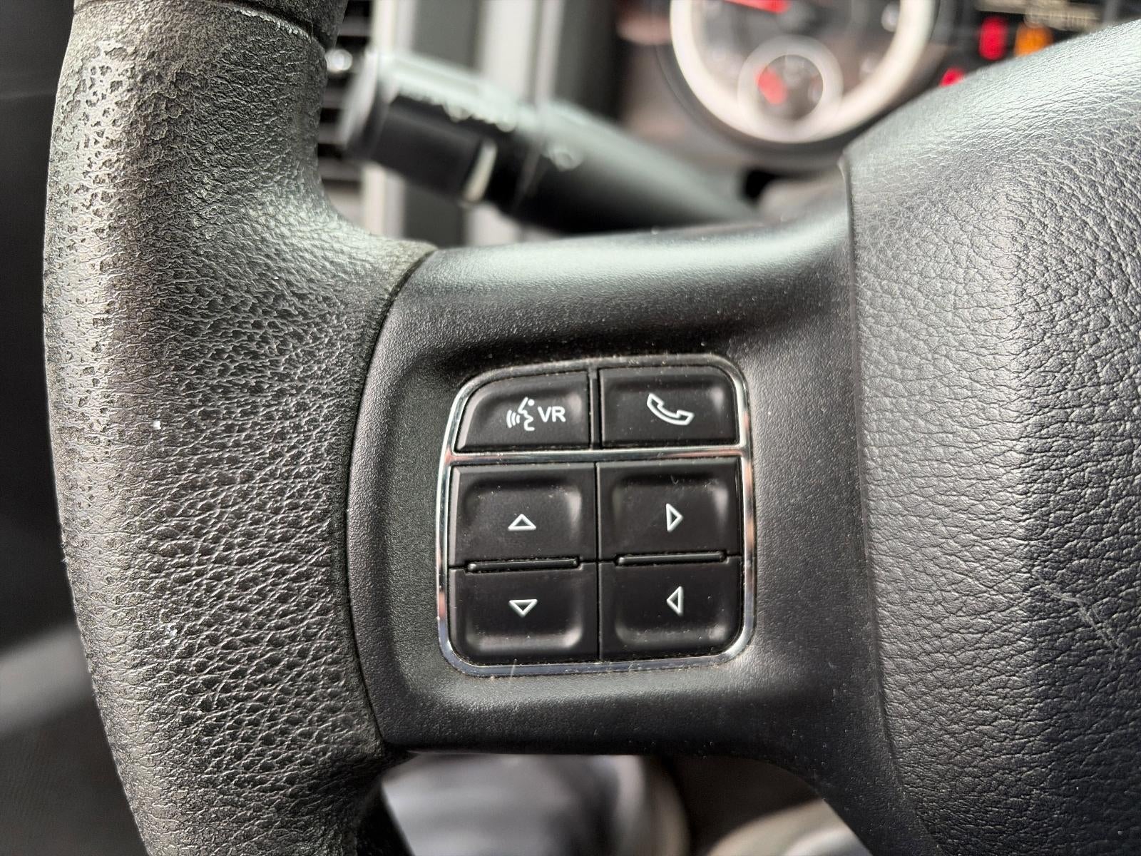 2017 RAM 1500 Express 4x4 Crew Cab 5'7" Box