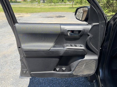2017 Toyota Tacoma TRD Sport Double Cab 5' Bed V6 4x4 AT (Natl)