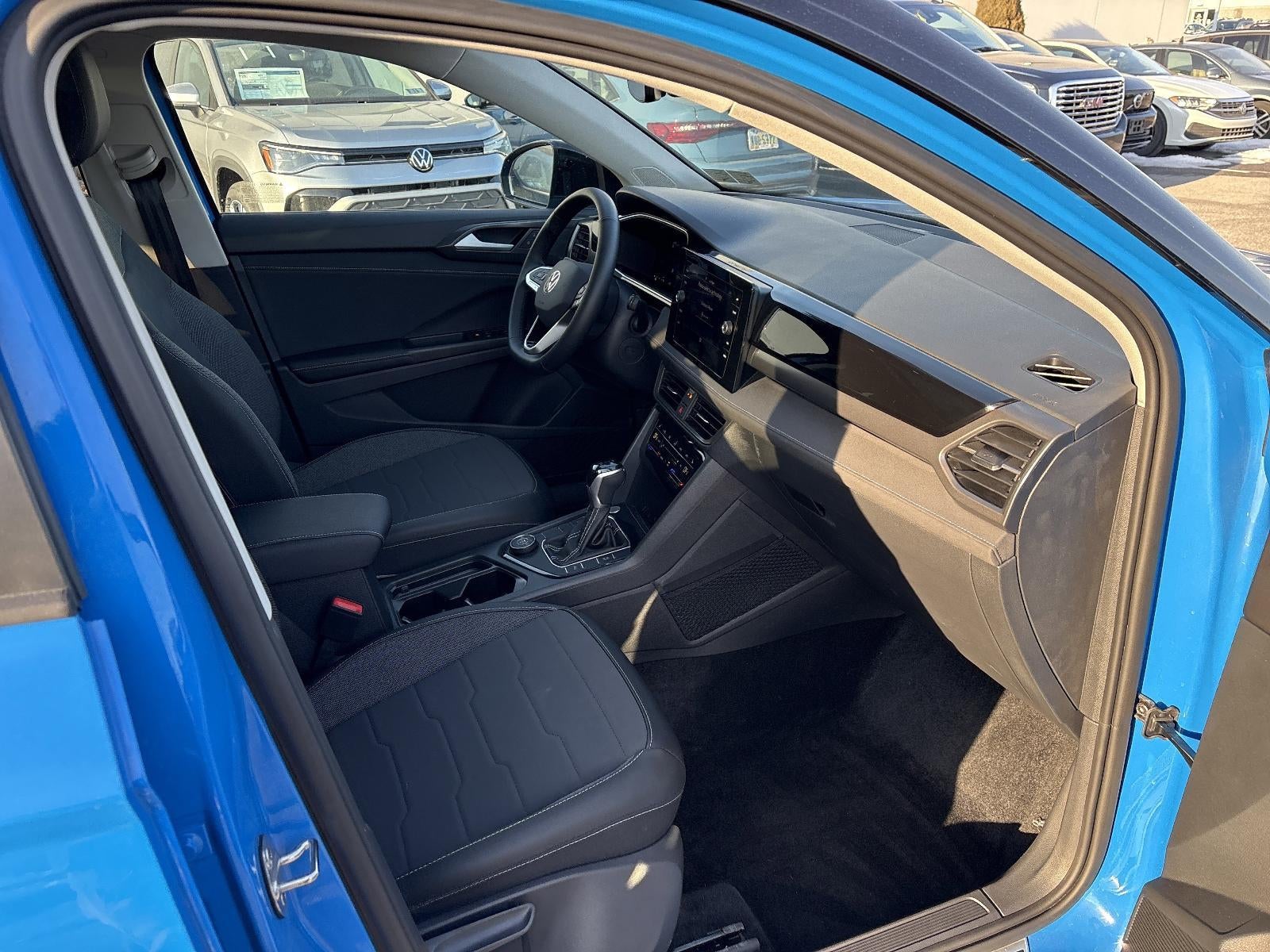 2025 Volkswagen Taos SE Black 4MOTION