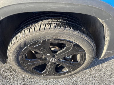 2025 Volkswagen Taos SE Black 4MOTION