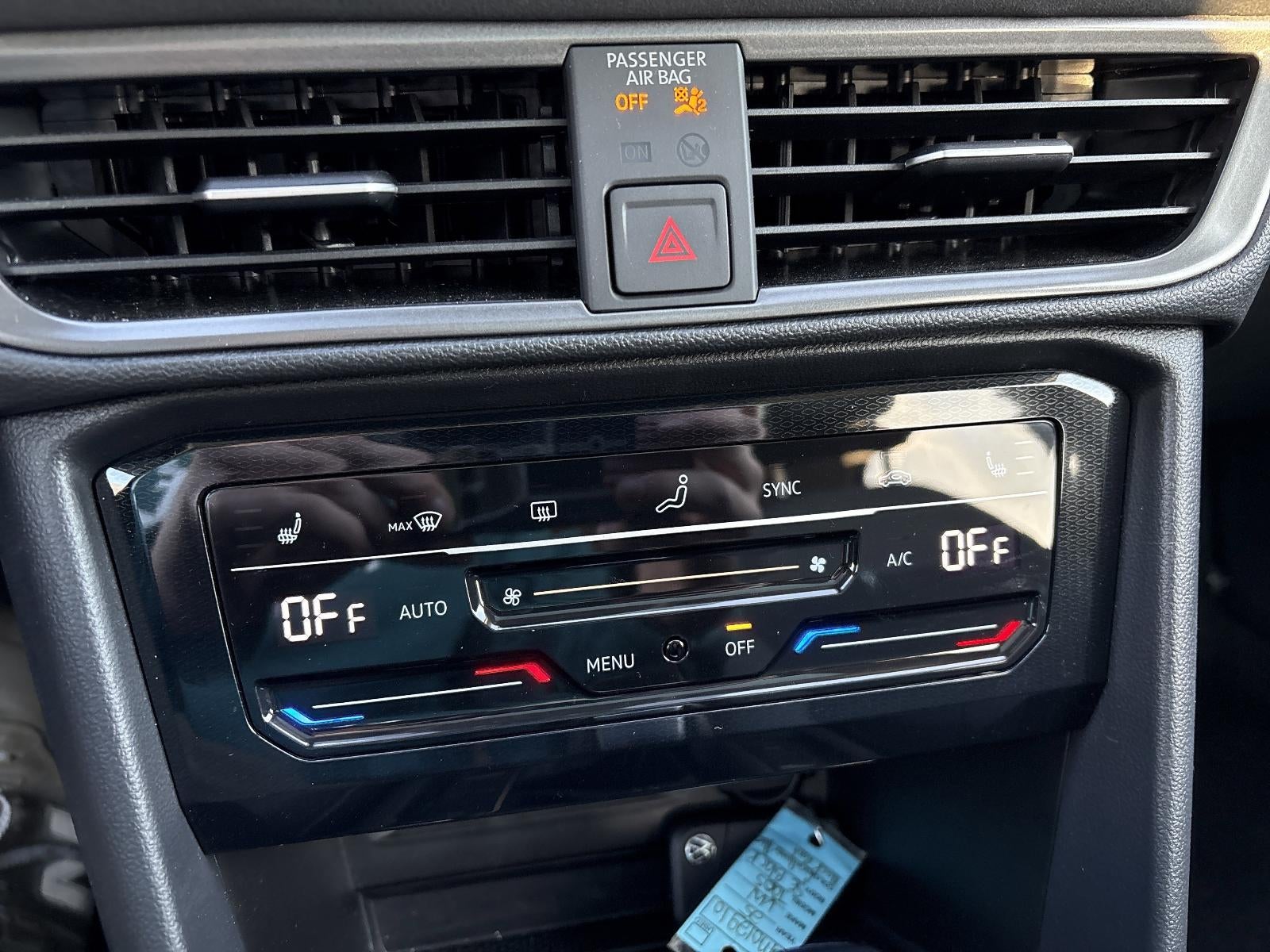 2025 Volkswagen Taos SE Black 4MOTION