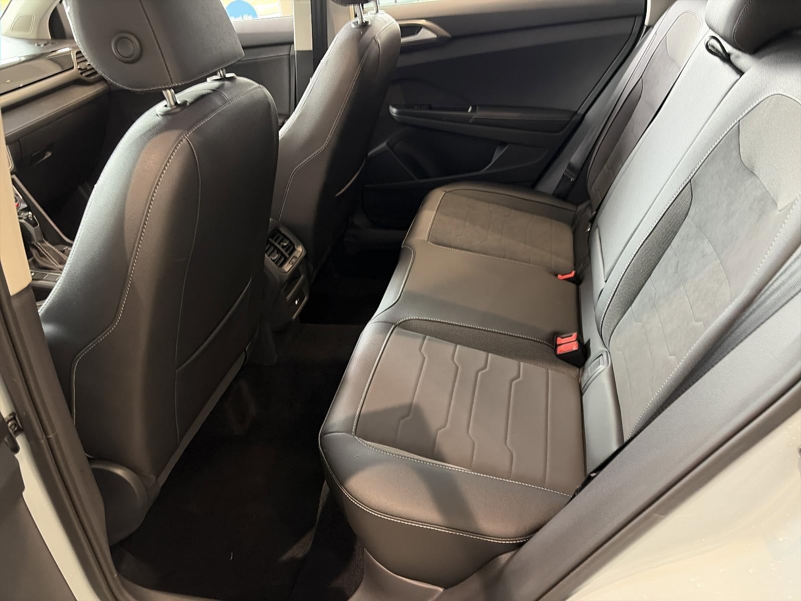 2025 Volkswagen Taos SE Black FWD