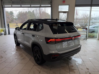 2025 Volkswagen Taos SE Black FWD