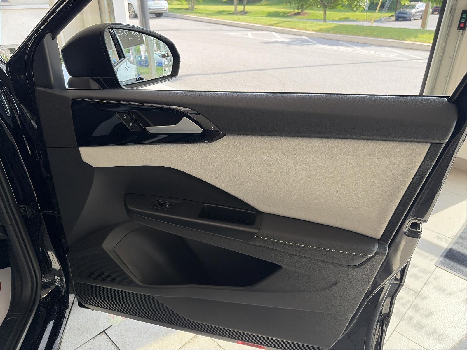 2025 Volkswagen Taos S 4MOTION
