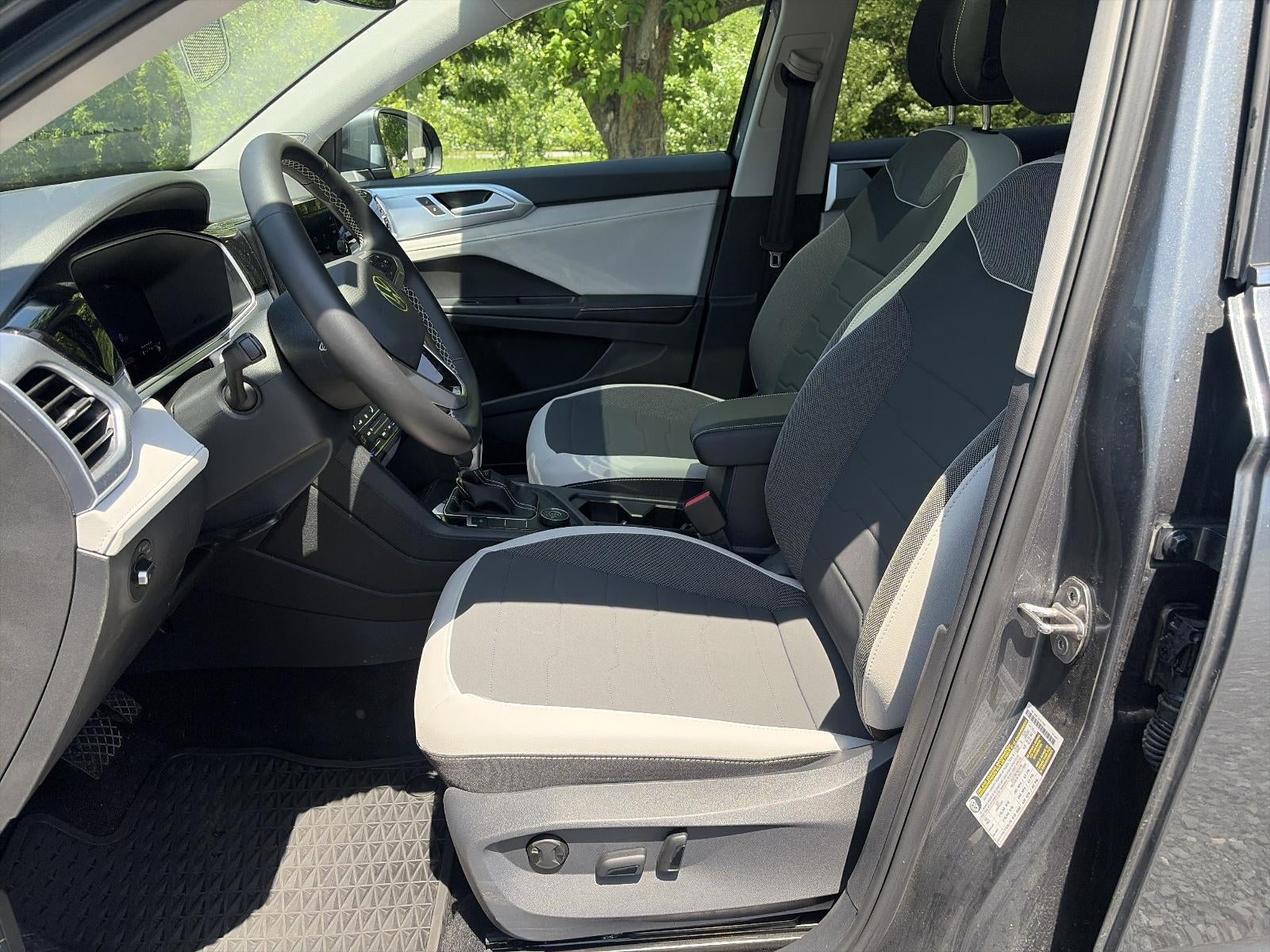2025 Volkswagen Taos SE 4MOTION