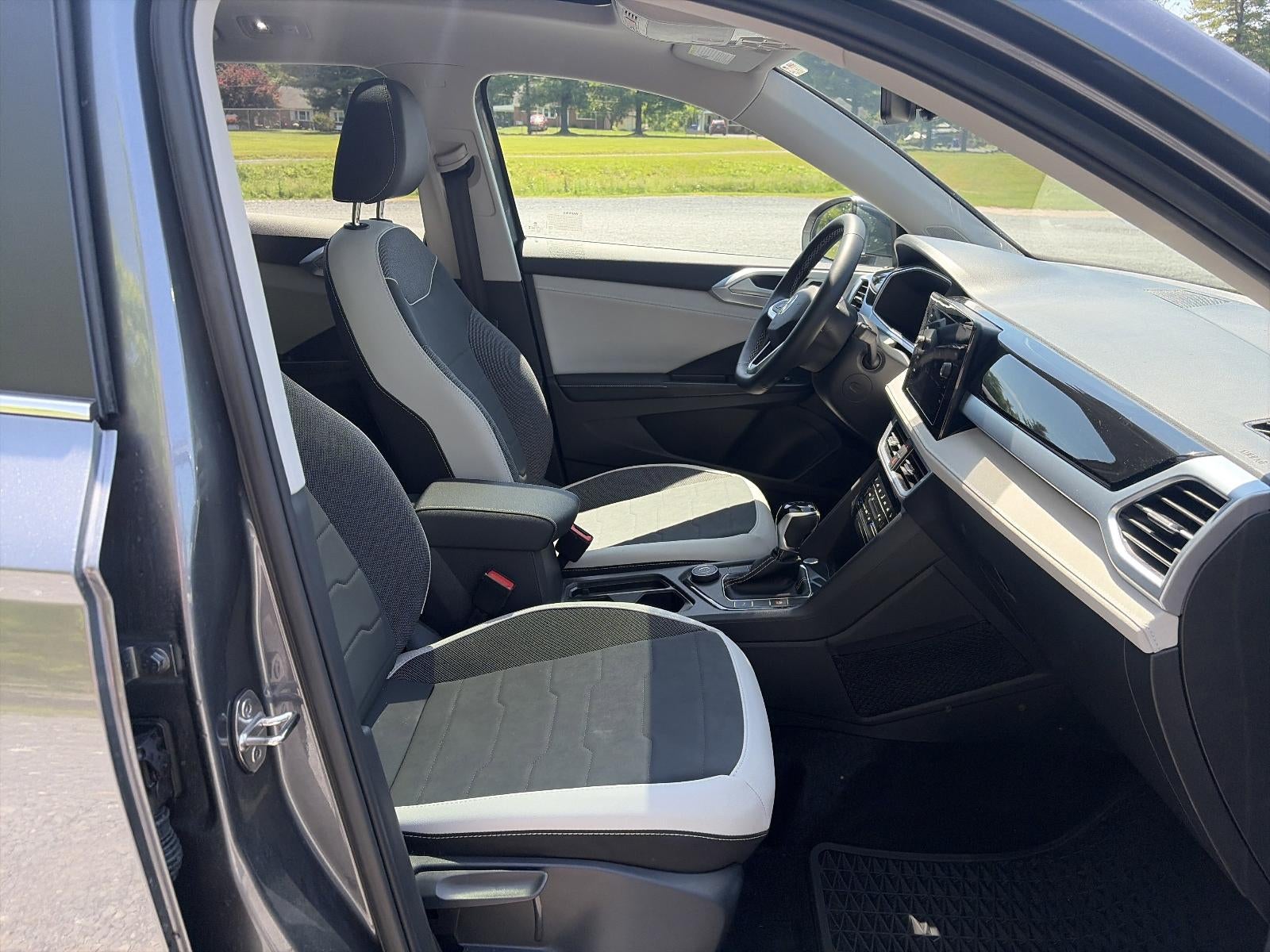 2025 Volkswagen Taos SE 4MOTION