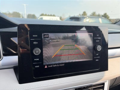 2025 Volkswagen Taos SE 4MOTION