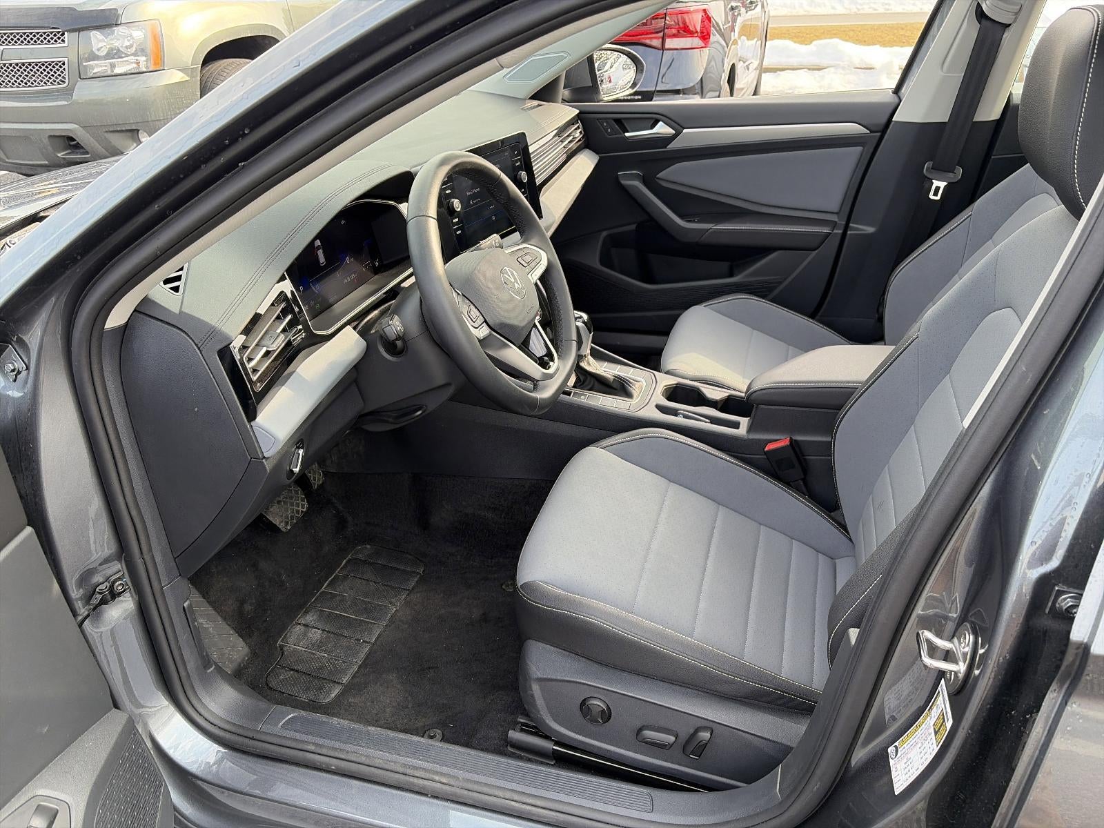 2025 Volkswagen Jetta SE Auto