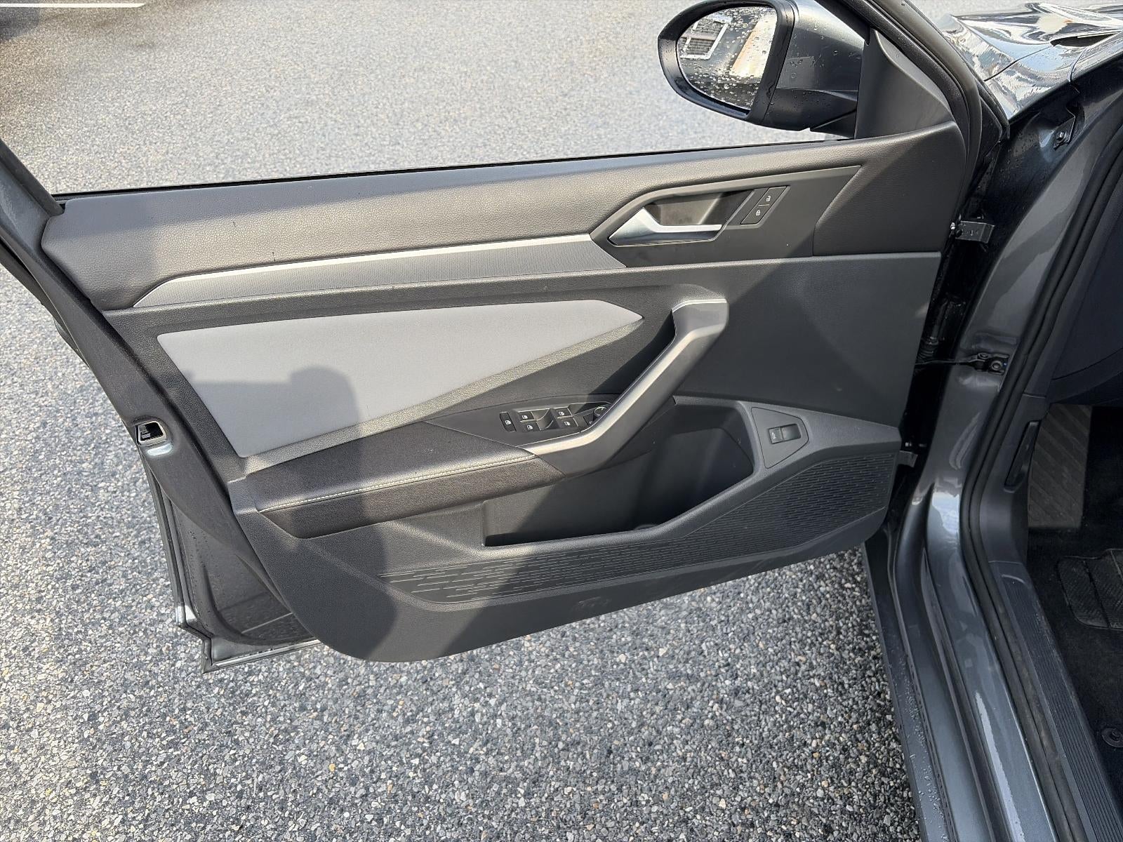 2025 Volkswagen Jetta SE Auto