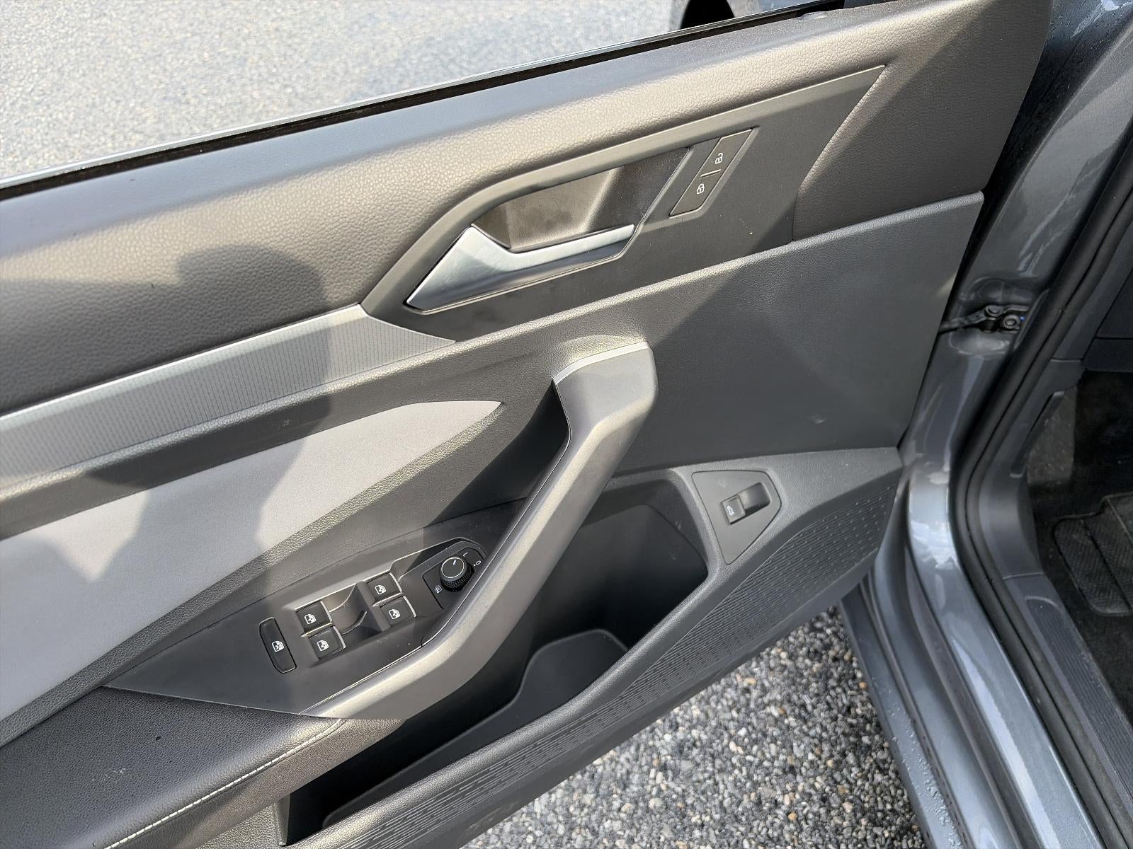 2025 Volkswagen Jetta SE Auto