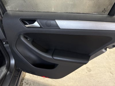 2016 Volkswagen Jetta 4dr Auto 1.8T Sport PZEV Sedan