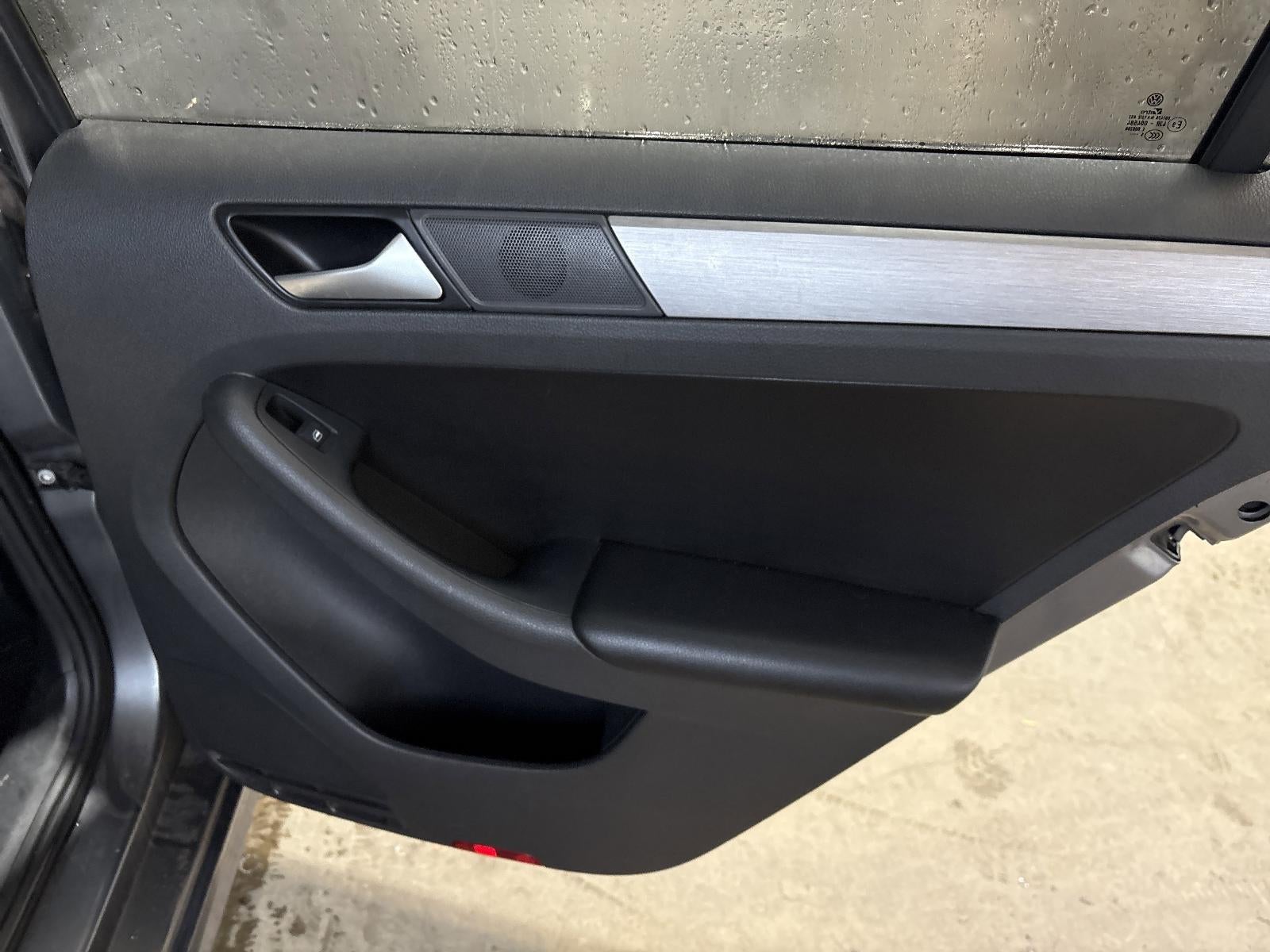 2016 Volkswagen Jetta 4dr Auto 1.8T Sport PZEV Sedan