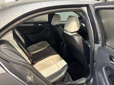 2016 Volkswagen Jetta 4dr Auto 1.8T Sport PZEV Sedan