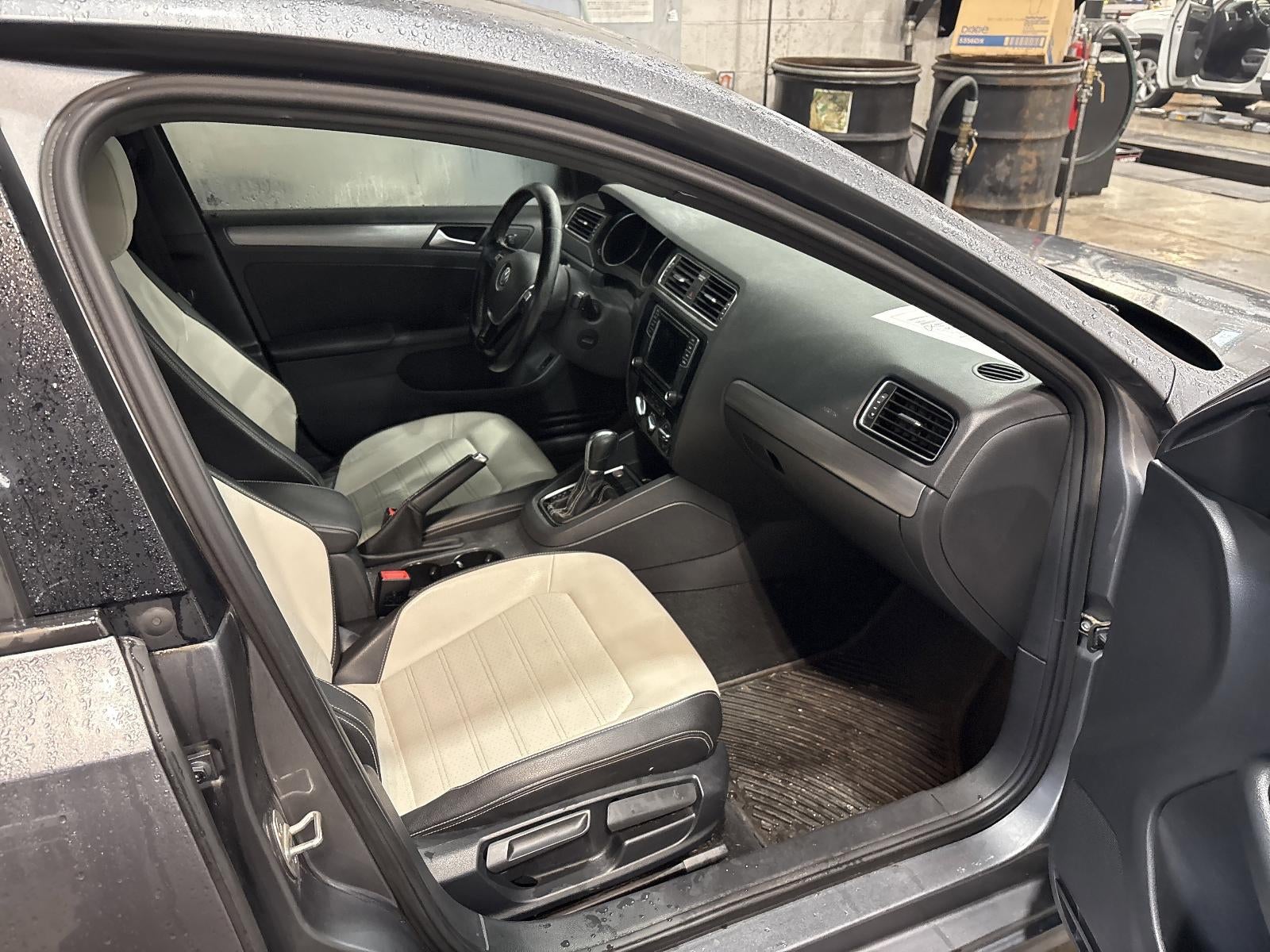 2016 Volkswagen Jetta 4dr Auto 1.8T Sport PZEV Sedan