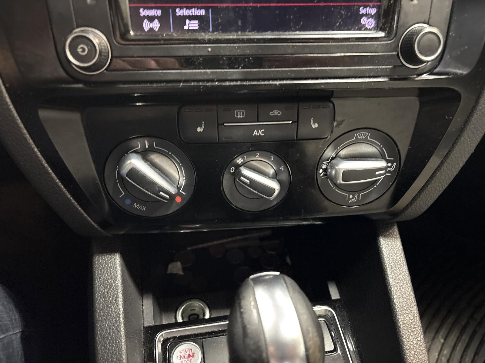 2016 Volkswagen Jetta 4dr Auto 1.8T Sport PZEV Sedan