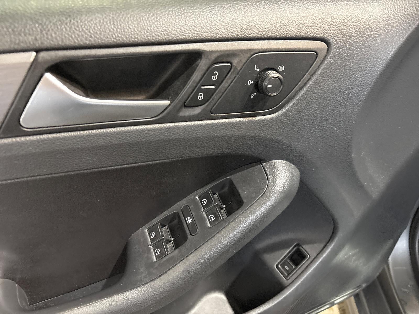 2016 Volkswagen Jetta 4dr Auto 1.8T Sport PZEV Sedan