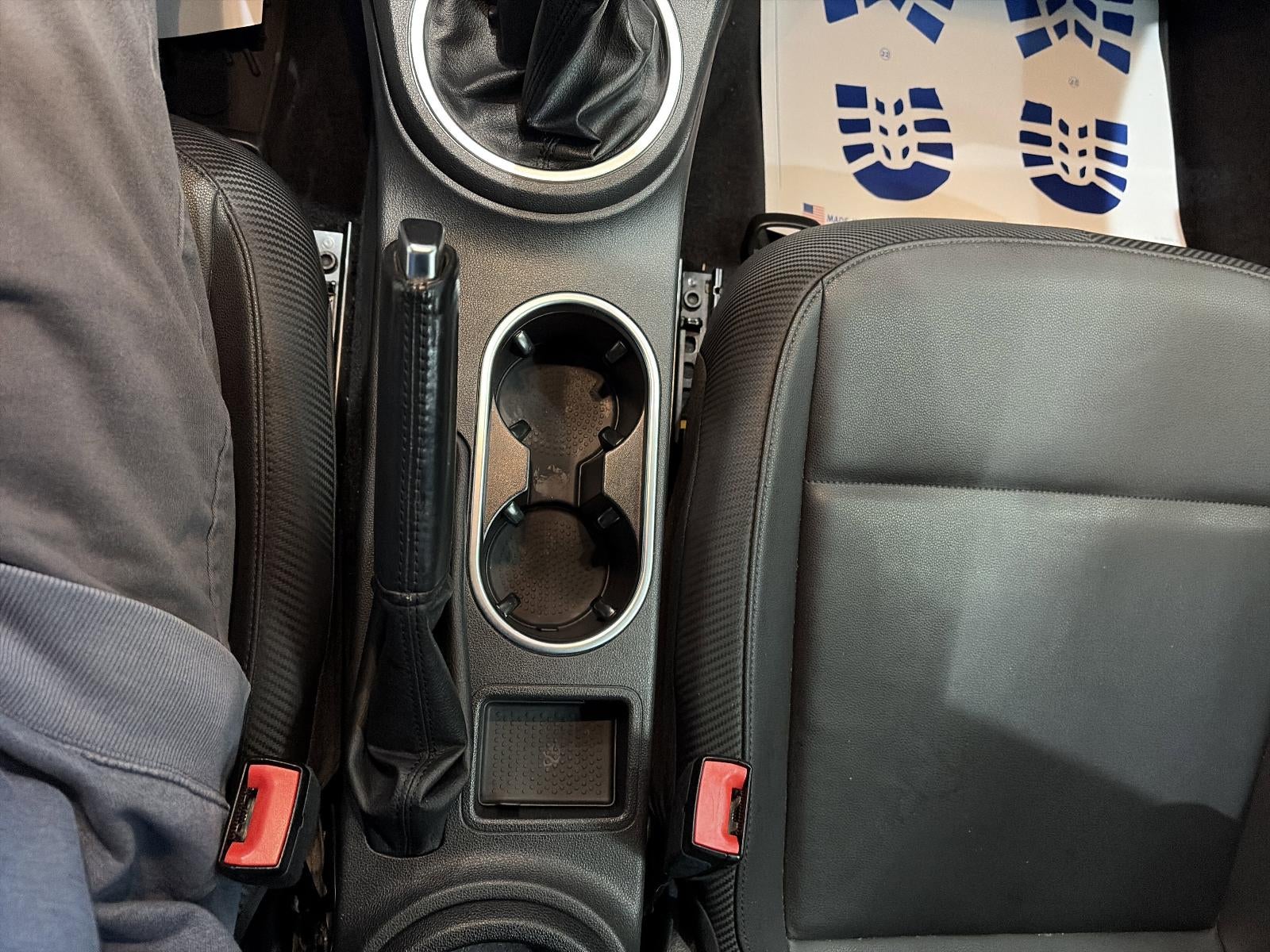 2013 Volkswagen Beetle 2dr Man 2.5L PZEV