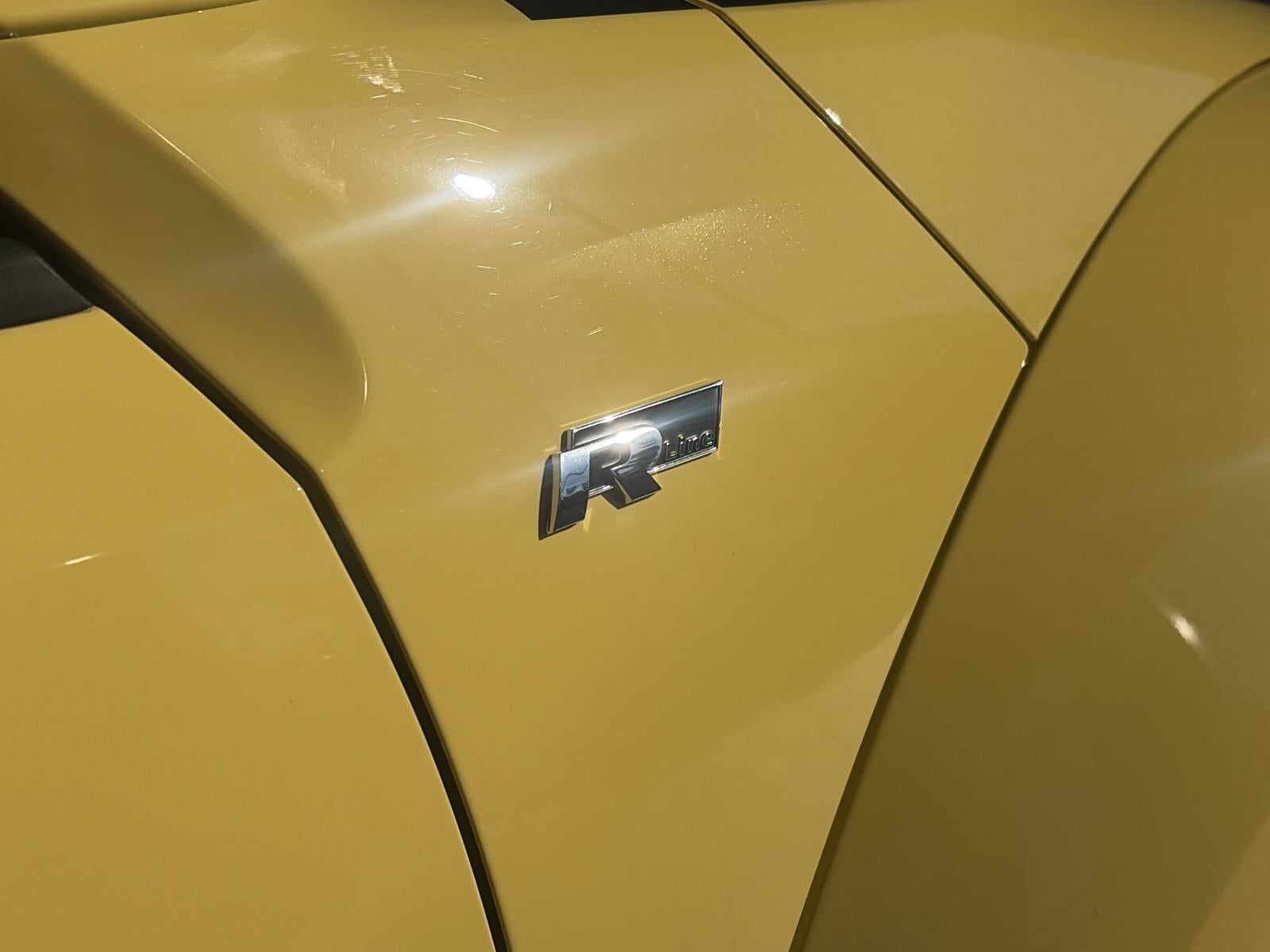 2014 Volkswagen Beetle 2dr DSG 2.0T Turbo R-Line PZEV