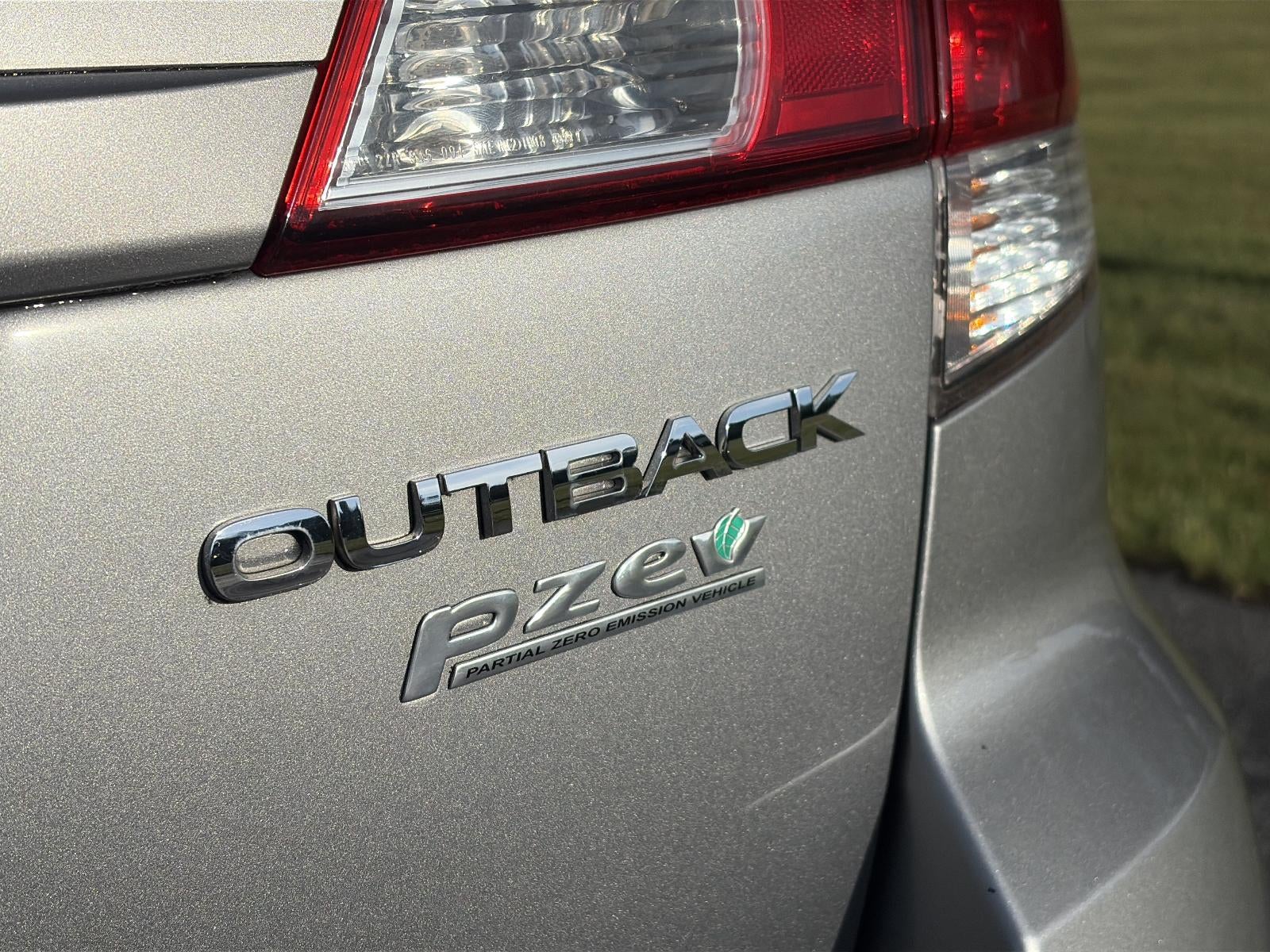 2011 Subaru Outback 2.5i Premium Manual w/All-Weather Pkg and harman/kardon Audio Pkg