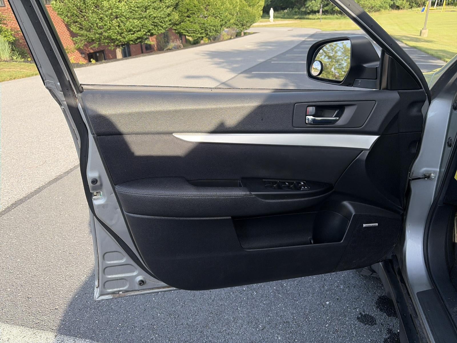 2011 Subaru Outback 2.5i Premium Manual w/All-Weather Pkg and harman/kardon Audio Pkg