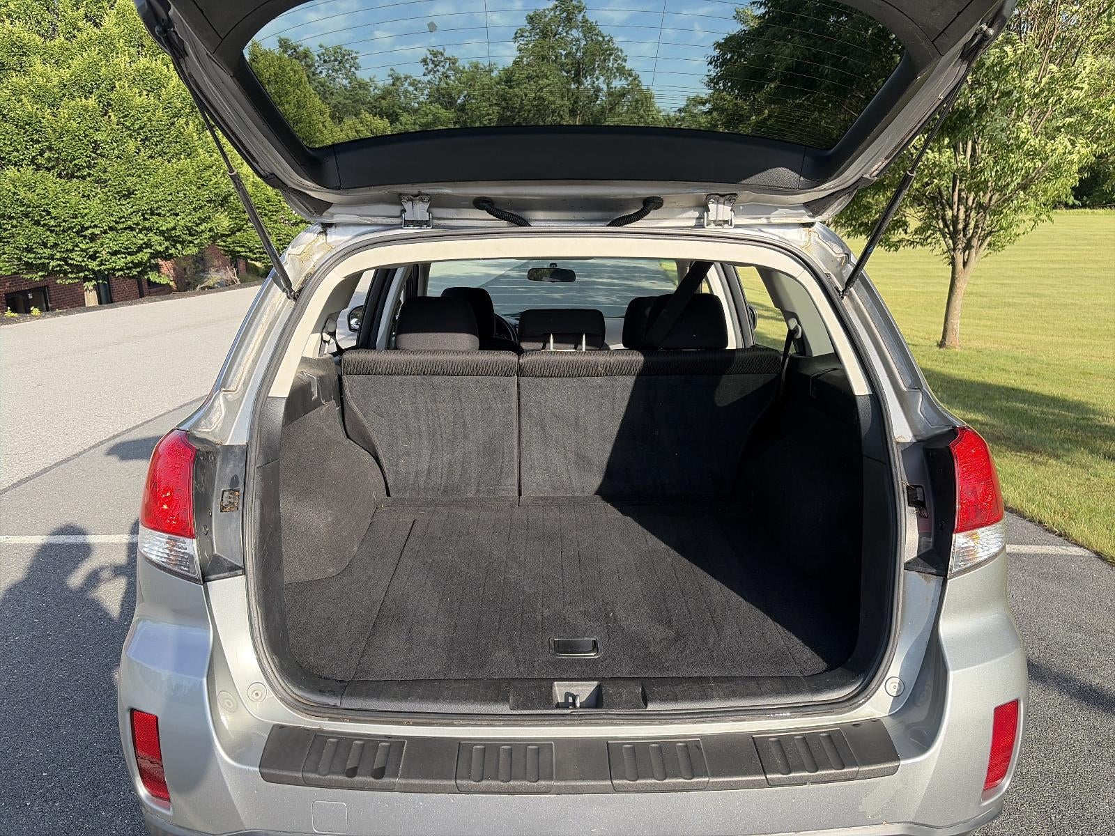 2011 Subaru Outback 2.5i Premium Manual w/All-Weather Pkg and harman/kardon Audio Pkg