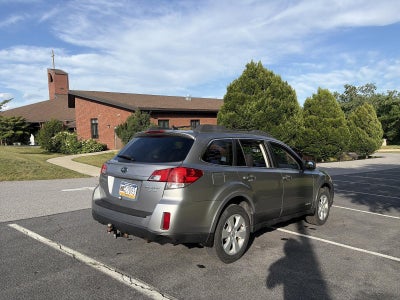 2011 Subaru Outback 2.5i Premium Manual w/All-Weather Pkg and harman/kardon Audio Pkg