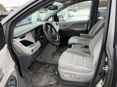 2018 Toyota Sienna LE FWD 8-Passenger (Natl)