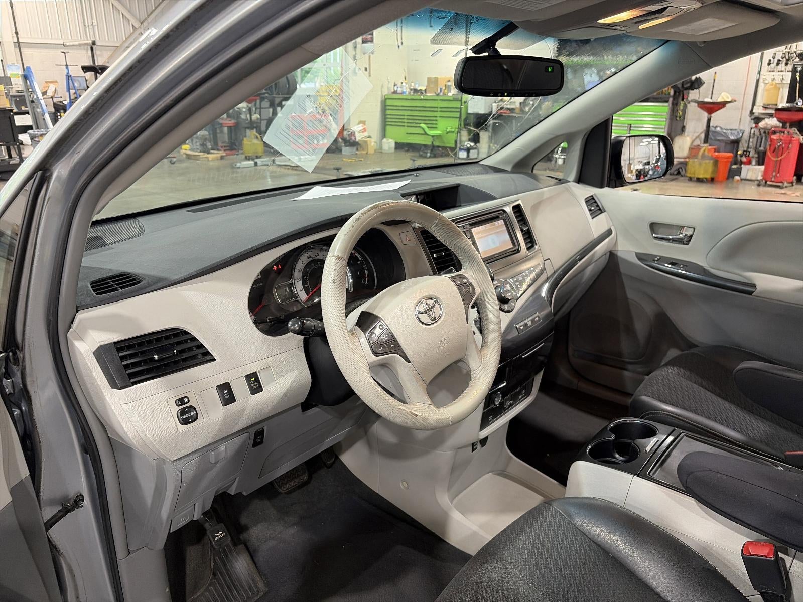 2013 Toyota Sienna 5dr 8-Pass Van V6 SE FWD (Natl)