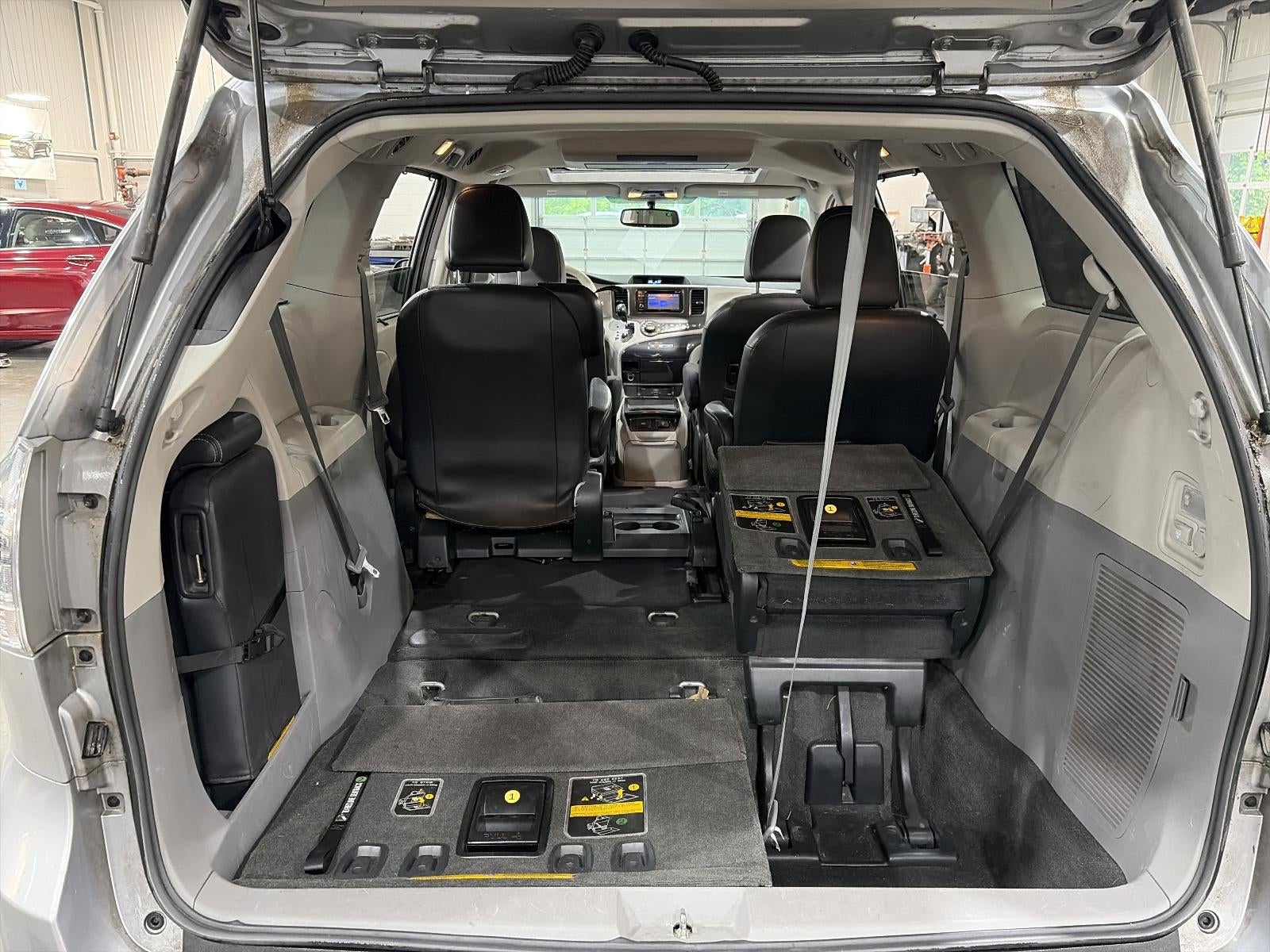 2013 Toyota Sienna 5dr 8-Pass Van V6 SE FWD (Natl)