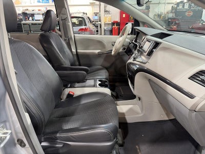2013 Toyota Sienna 5dr 8-Pass Van V6 SE FWD (Natl)