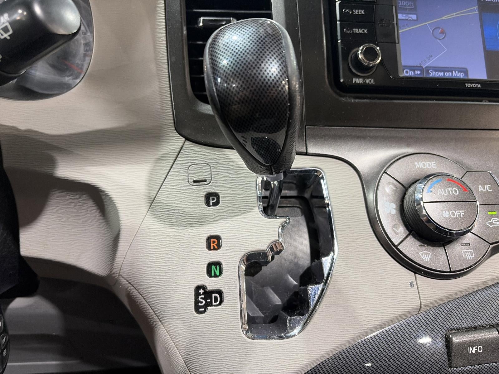 2013 Toyota Sienna 5dr 8-Pass Van V6 SE FWD (Natl)