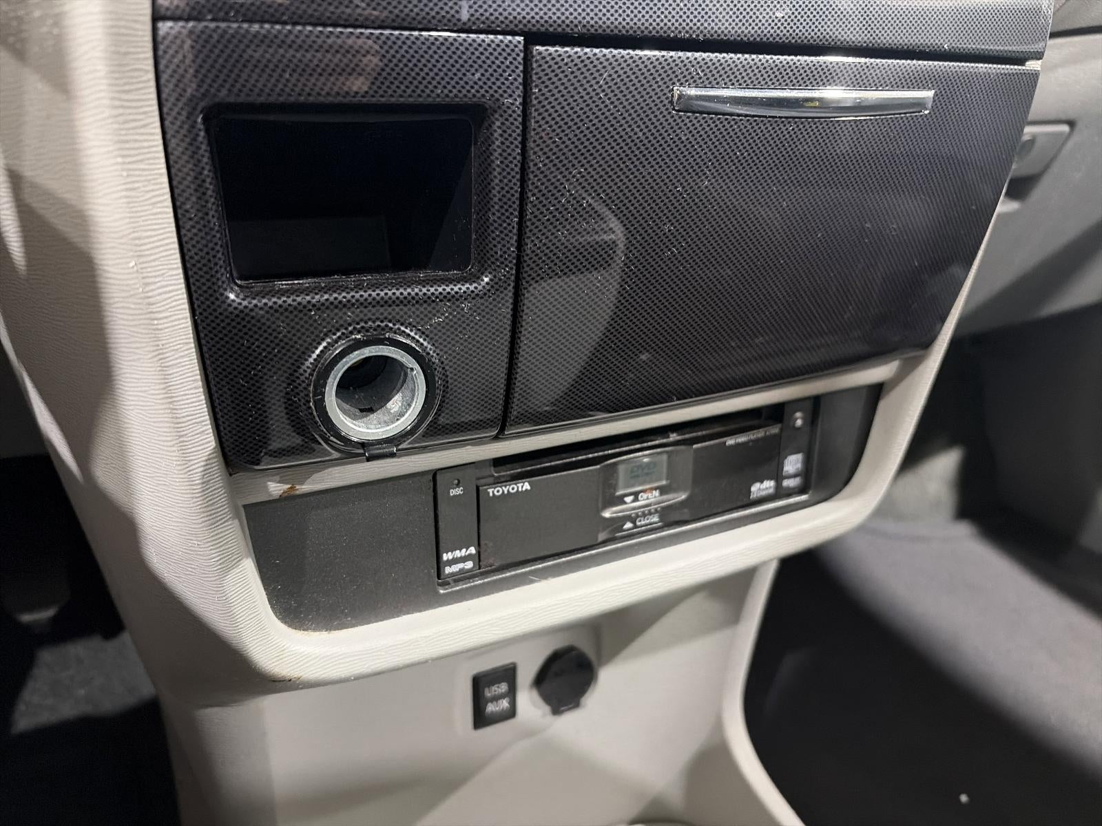 2013 Toyota Sienna 5dr 8-Pass Van V6 SE FWD (Natl)