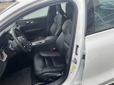 2024 Volvo S60 B5 FWD Plus Dark Theme