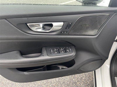 2024 Volvo S60 B5 FWD Plus Dark Theme