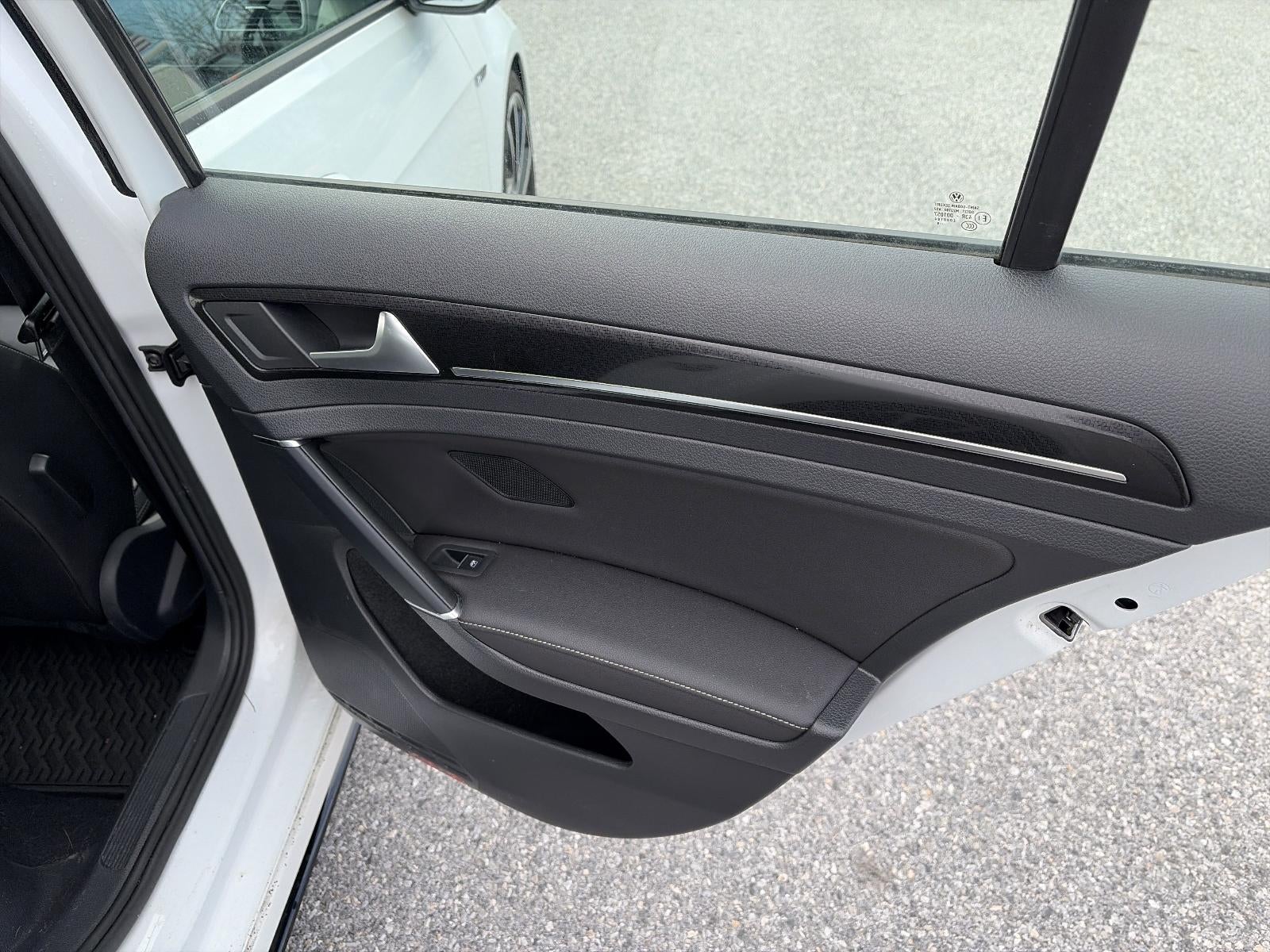 2019 Volkswagen Golf R 2.0T DSG w/DCC/Nav