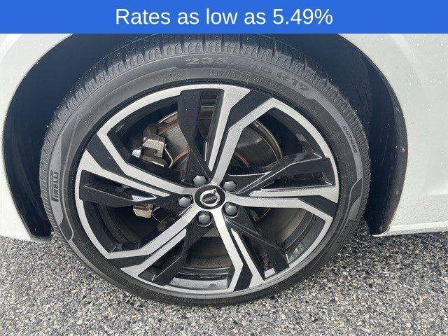 2024 Volvo S60 B5 FWD Plus Dark Theme