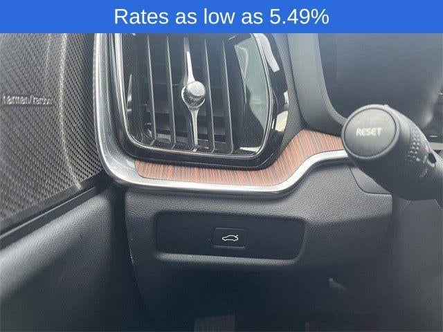 2024 Volvo S60 B5 FWD Plus Dark Theme