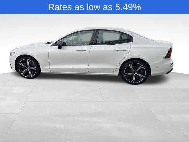 2024 Volvo S60 B5 FWD Plus Dark Theme