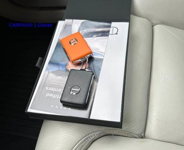 2023 Volvo S60 B5 AWD Ultimate Bright Theme