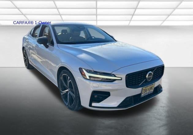 2024 Volvo S60 B5 AWD Plus Dark Theme