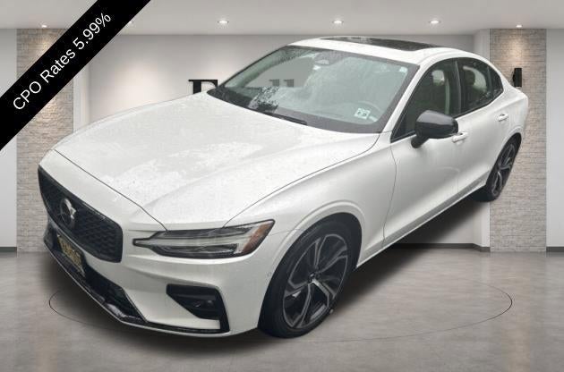 2024 Volvo S60 B5 AWD Ultimate Dark Theme