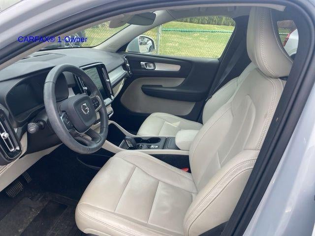 2020 Volvo XC40 T5 AWD Momentum