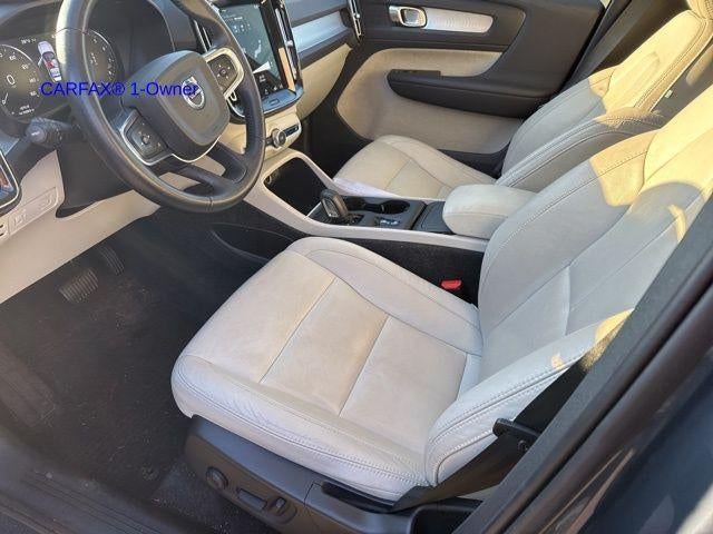 2021 Volvo XC40 T5 AWD Momentum