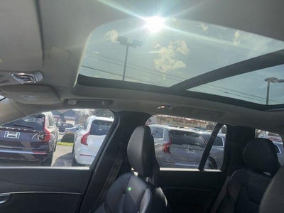 2020 Volvo XC90 T6 AWD Momentum 7 Passenger